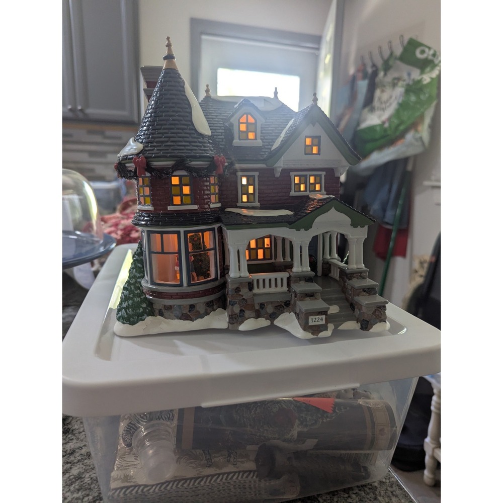 Dept 56 The Original Snow Village 1224 Kissing Claus Lane Gift Set #55091 Read
